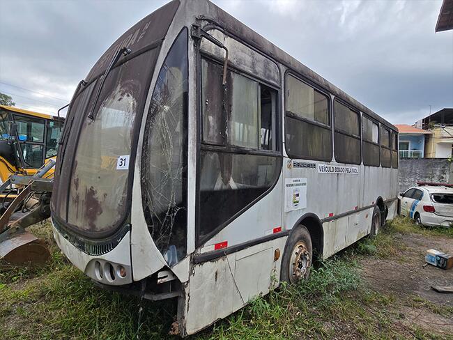 Ônibus VW Busscar SUP M SS U 2000 no pátio do Desmanche Beltrão